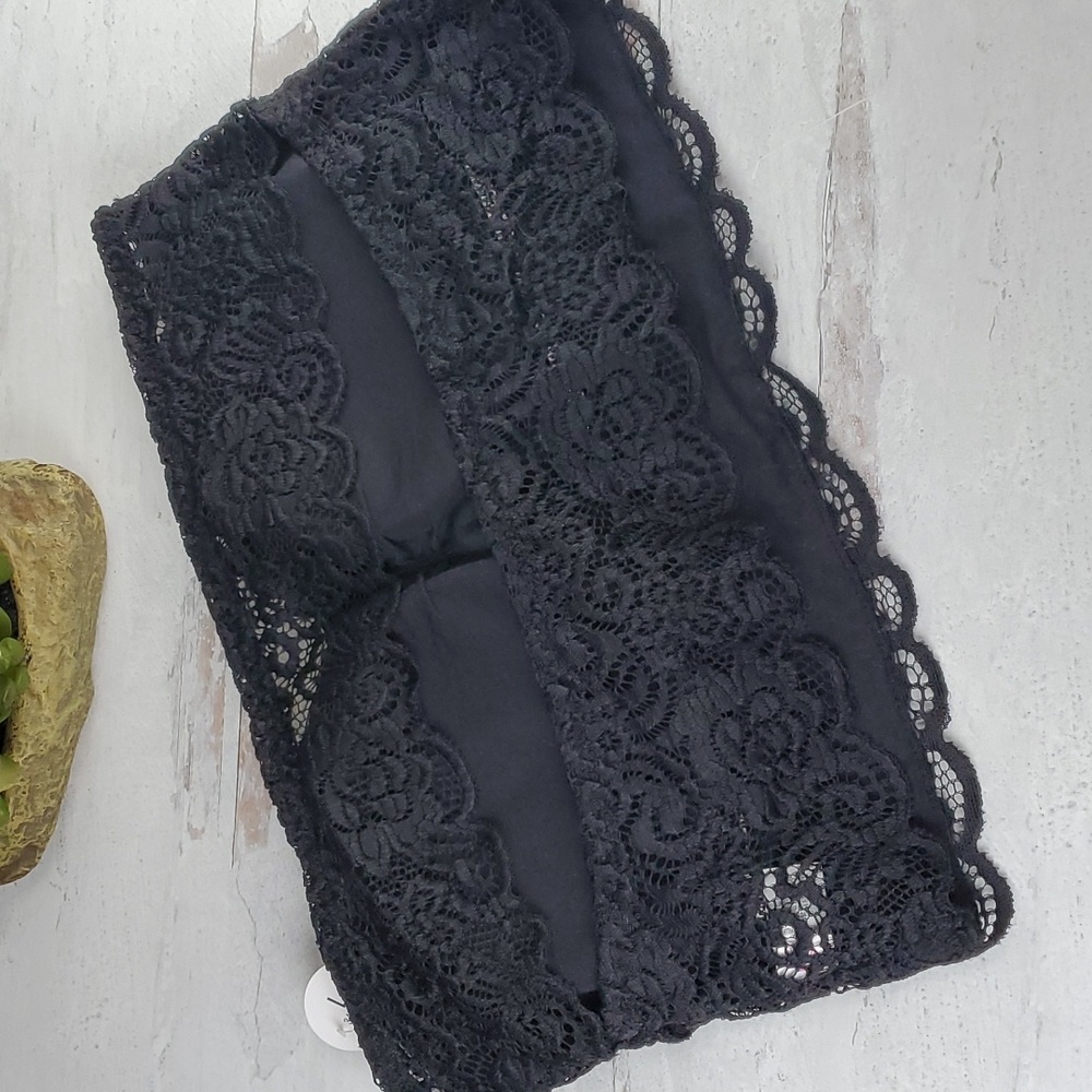 5/$30 ๐ Flirtitude | Black Lace Strapless Bandeau Bra With Convertible Straps - Picture 5 of 10